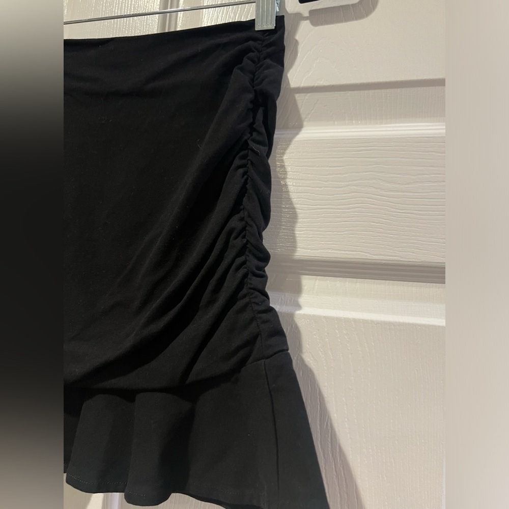 KATIE J NYC BLACK RUXHED MINI SKIRT SIZE XS - Picture 2 of 4